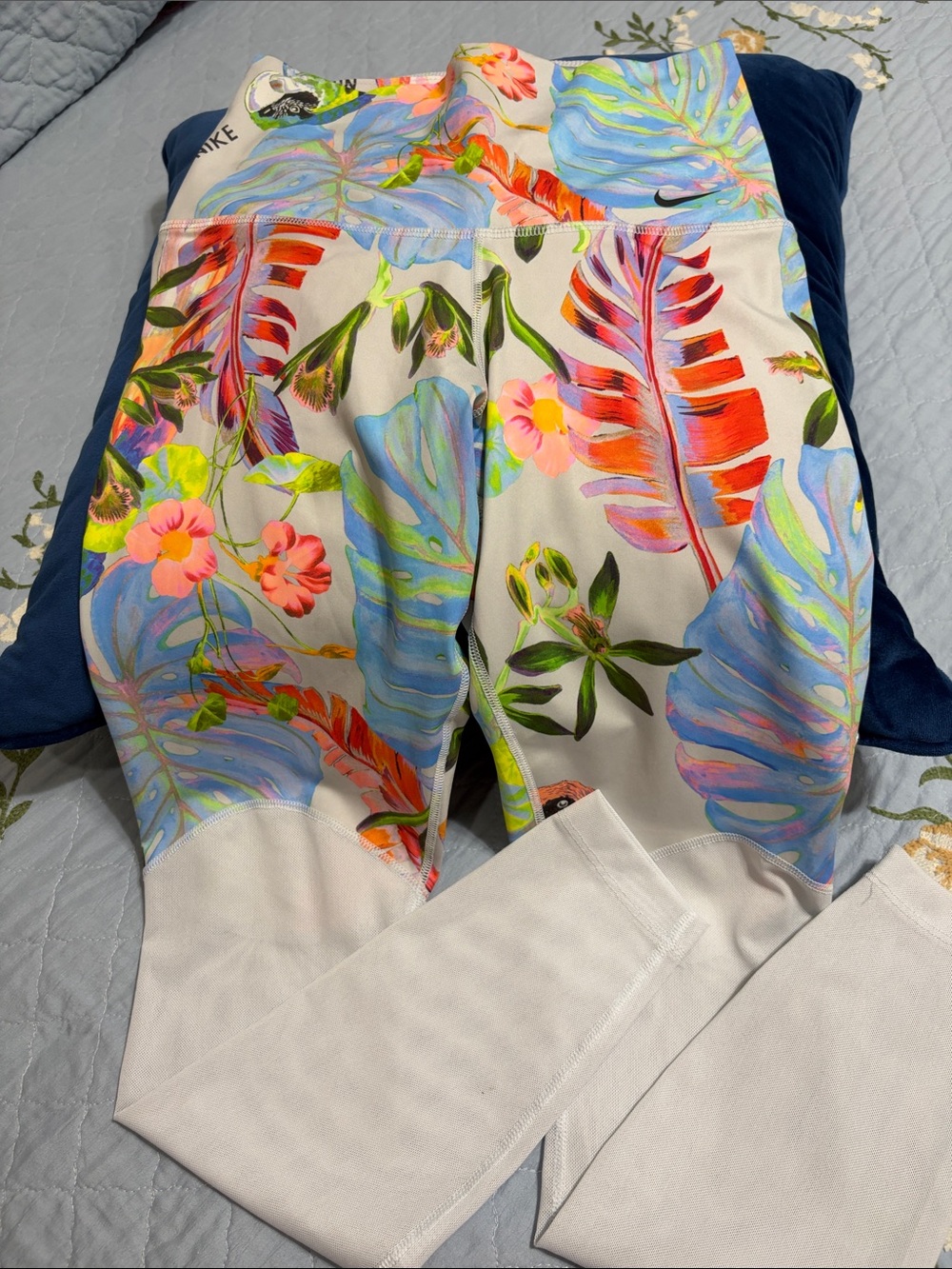 NWOT Nike White Dri-Fit Leggings with Multicolor Tropical Print Panel Size XS